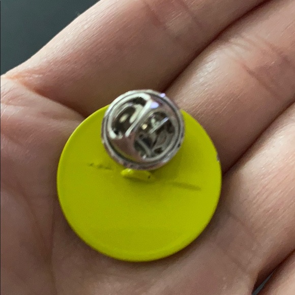 🗽 Versace Pin - Picture 3 of 3